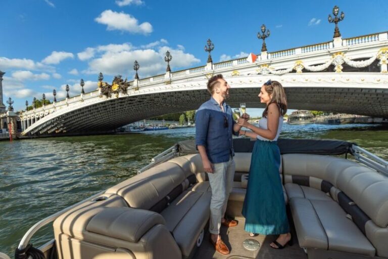 Romantic photo shooting on a private boat in Paris - The Experience and Atmosphere