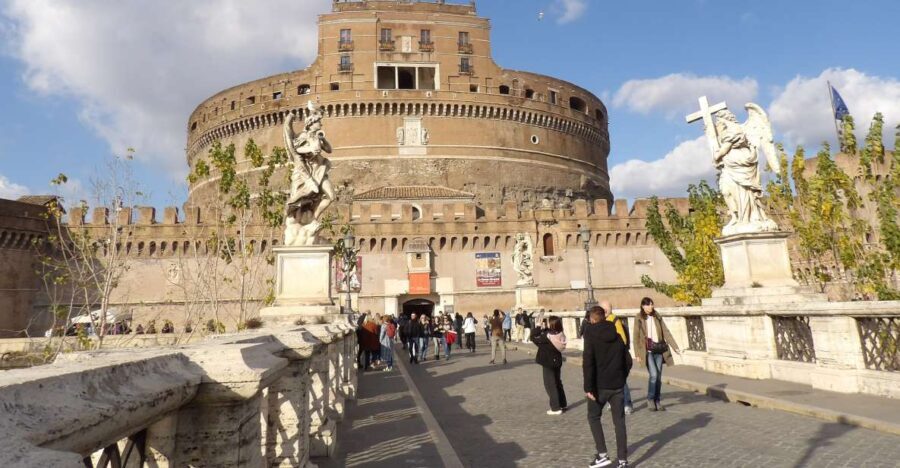 Rome: Main Squares and Fountains Guided Walking Tour - Breakdown of the Tour Stops