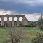 Rome: Mini hike to the ancient Parco degli Acquedotti - Discovering Porta Furba and the Arco di Sisto V