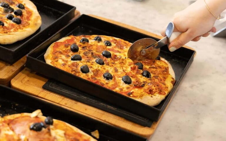 Rome: Pizza and Tiramisù Cooking Class with Glass of Wine - An In-Depth Look at the Experience