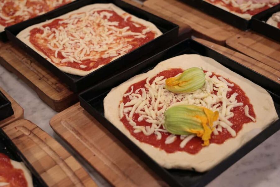 Rome: Pizza & Tiramisu Cooking Class with Meal and Drink - Why This Experience Works