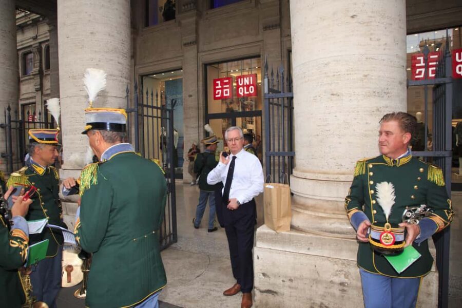 Rome: Street Photography Tour with a Photojournalist - Is It Suitable for Families or Children?