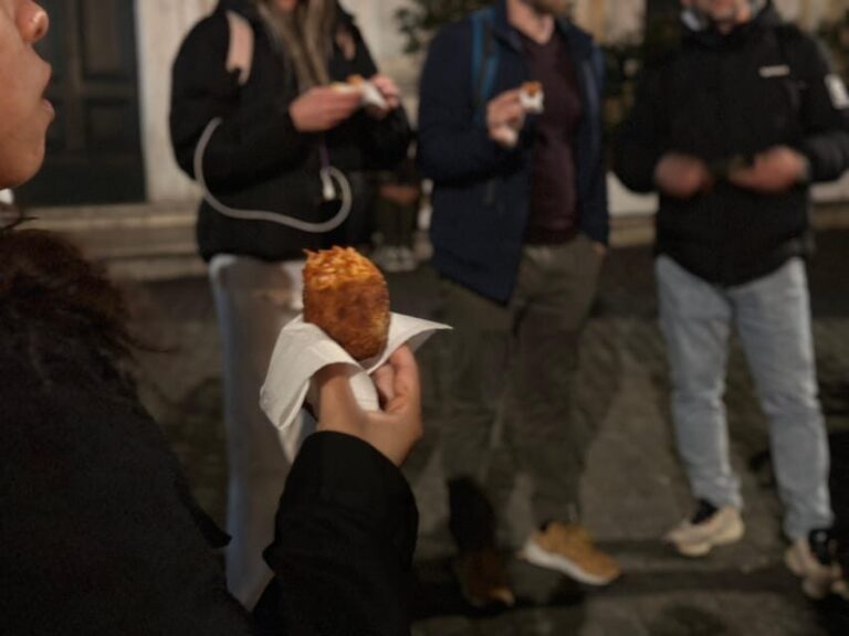 Rome: Trastevere & Tiber Island Street Food Tour at Sunset - The Experience: Details and Atmosphere