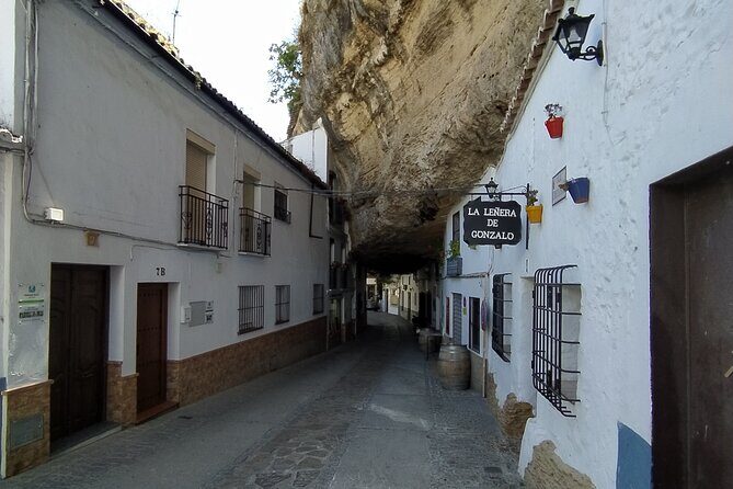 Ronda & Setenil de las Bodegas, land of contrasts / Semi-Private - First Stop: Setenil de las Bodegas