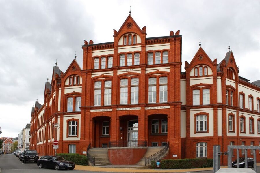 Rostock: Express Walk with a Local in 60 minutes - Who Should Consider This Tour?