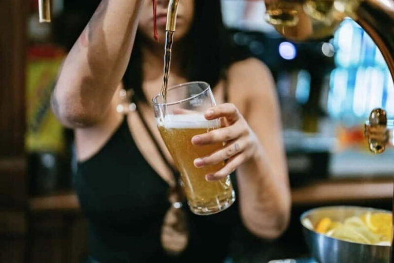 Rotterdam: Ludwig's Private Pub Crawl with VIP Club Entry - Who Is This Tour Best For?