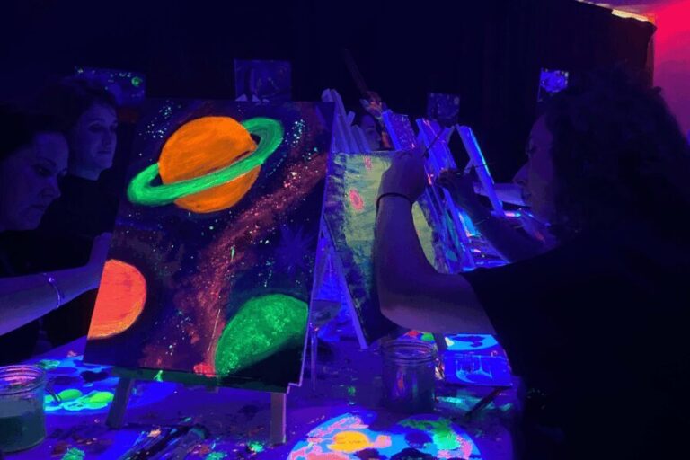 Rotterdam: Paint and Sip in the Dark at Rembrandt van Wine - FAQ