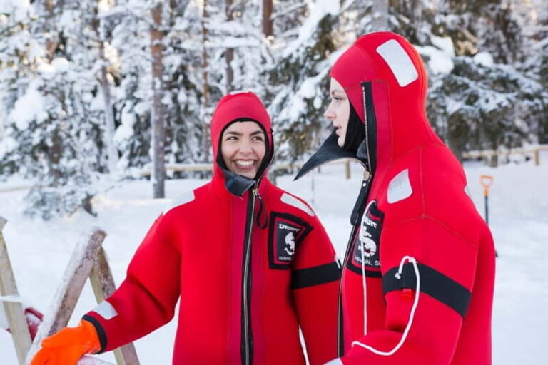 Rovaniemi: Arctic Ice Floating Experience - The Guides and Their Role