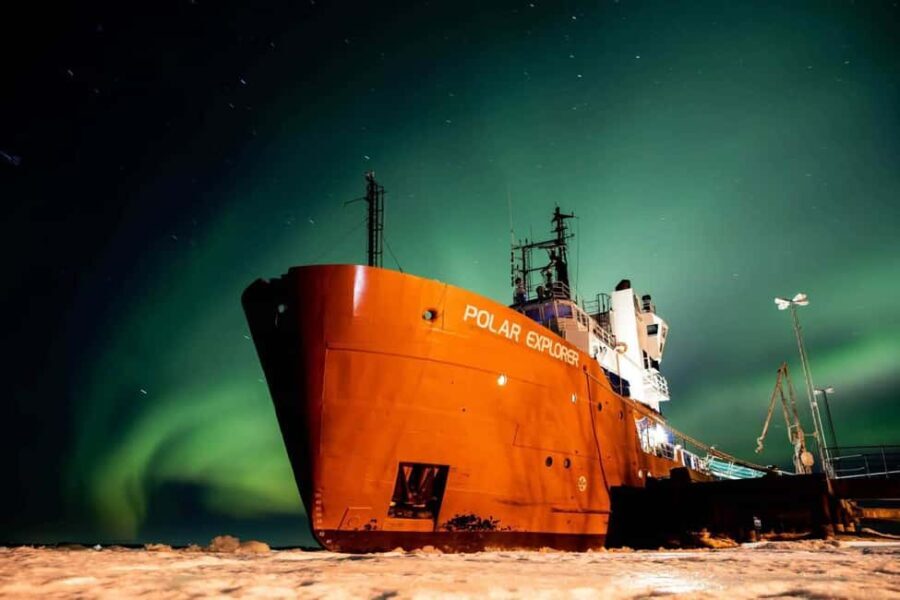 Rovaniemi: Icebreaker Aurora dinner cruise & floating - The Icebreaker: A Marvel of Engineering and History