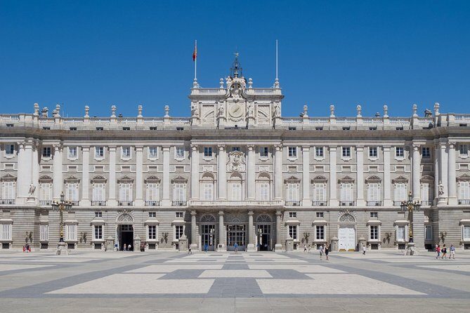 Royal Palace & Prado Museum Skip the Line Guided Tour - What to Expect at Each Stop