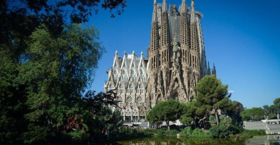 Sagrada Familia and Sailing Experience - The Sailing Experience: Relaxing and Educational