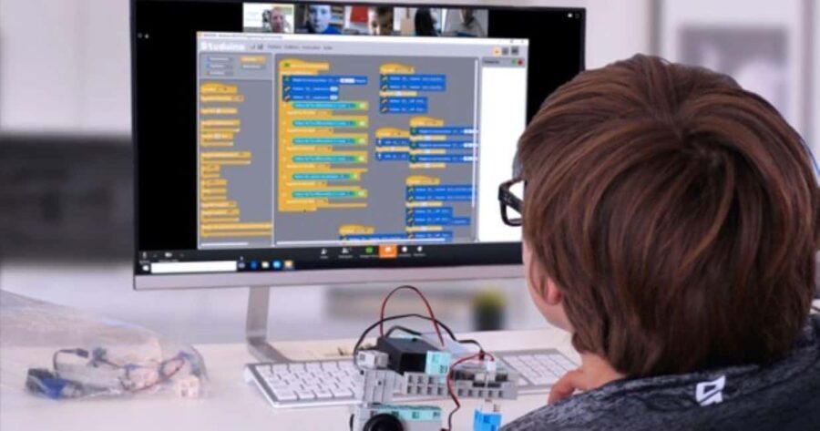 Saint-Maur: Python coding and robotics workshops for kids - The Experience From a Parents Perspective