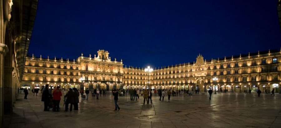Salamanca: Local Legends Evening Walking Tour in Spanish - Who Should Consider This Tour?