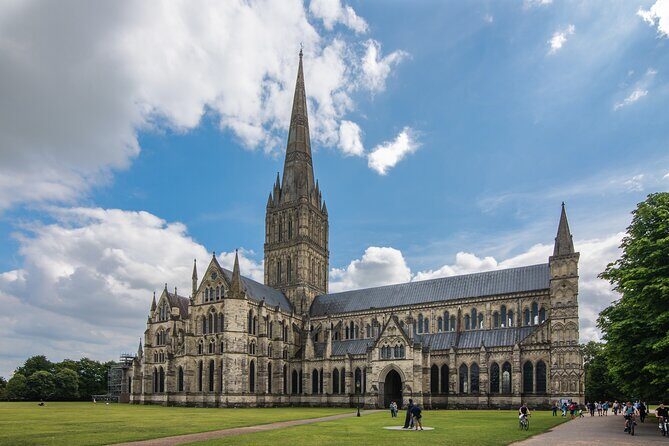 Salisbury and Magna Carta Private Tour from Southampton - FAQ