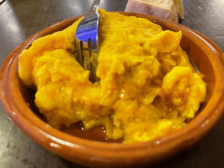 Santiago de Compostela: City tour and typical galician meal - Inside the Cathedral and Its Significance