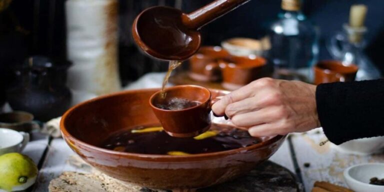 Santiago de Compostela: Queimada Experience Show and Tasting - The Itinerary in Detail