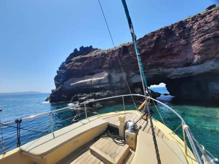 Santorini: 3-Hour Boat Tour to Oia & Thirassia Hot Springs - Exploring the Details of the Tour