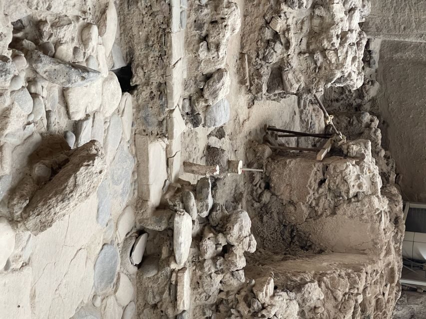 Santorini: Akrotiri Private Guided Tour with Hotel Pick-Up - The Itinerary Explained