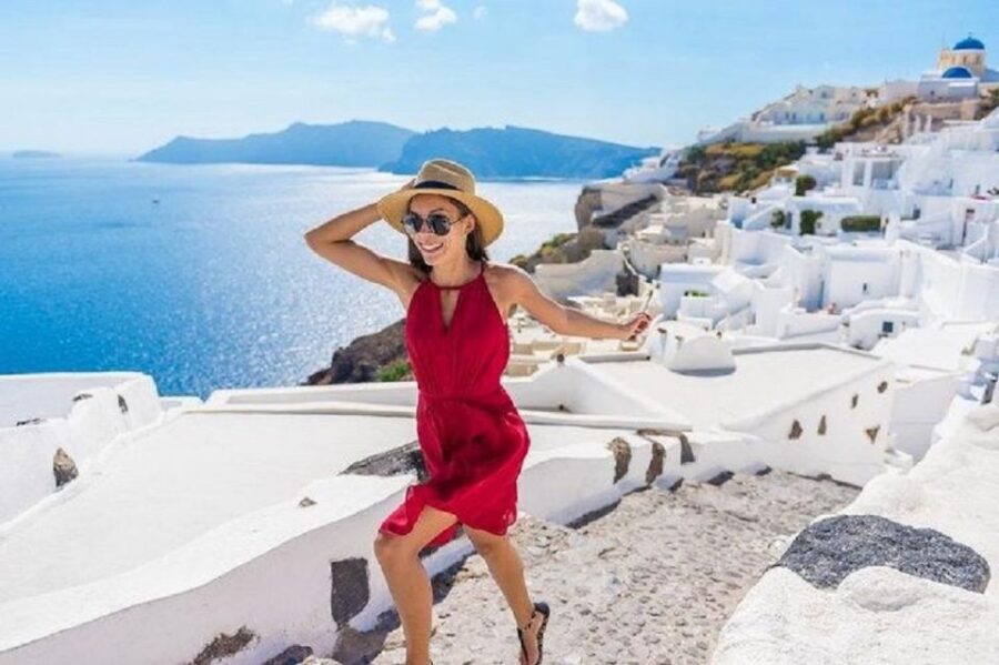 Santorini: Fira Town Walking Tour with Wine Tasting - The Wine Tasting Experience
