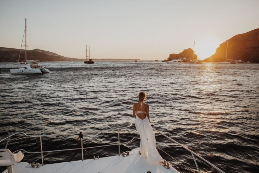 Santorini Proposal: A Luxury Photoshoot for Your Yes! Moment - Why This Proposal Photoshoot Works for You