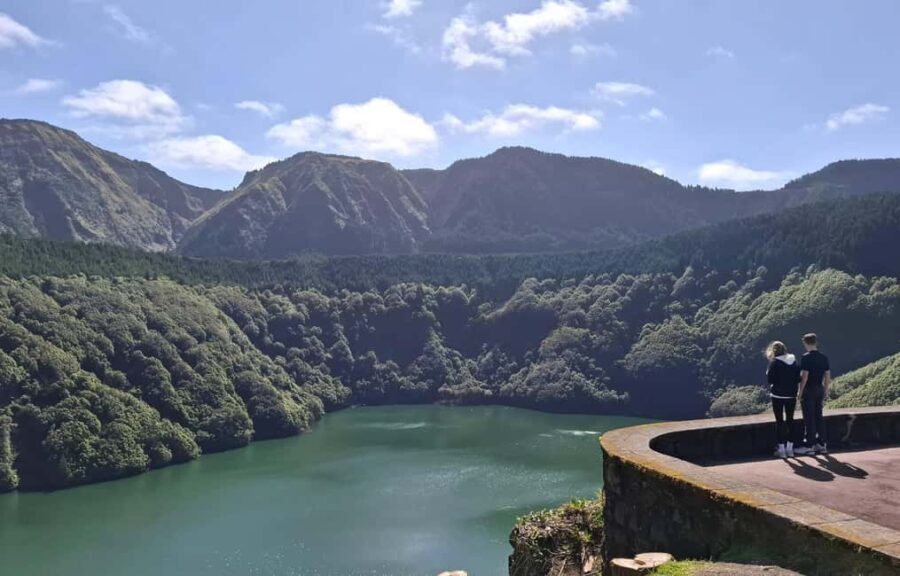 São Miguel: Sete Cidades Volcano & BlueGreen Lakes Tour - Transport, Timing, and Overall Value