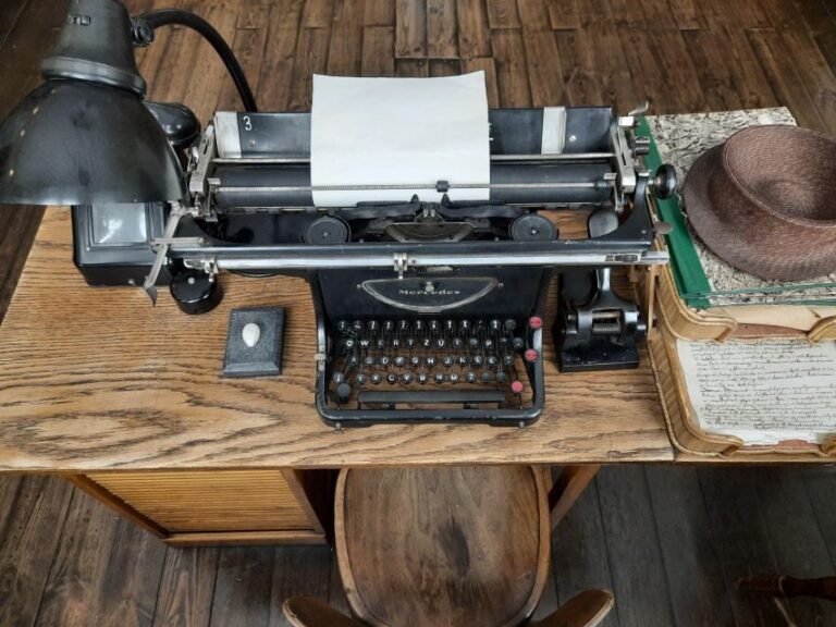 Schindler's Factory and Jewish Ghetto Walking Tour - What This Tour Offers