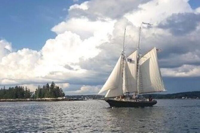 Schooner Applejack Sunset Sail Tour in Boothbay Harbor - The Crew and Atmosphere