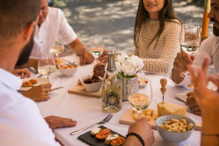 Secret journey between prosecco, lugana and white wines - What the Reviews Say