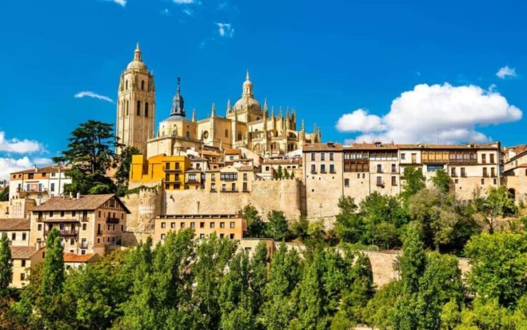 Segovia: Private 2-Hour Walking Tour with Local Tasting - What to Expect on the Tour