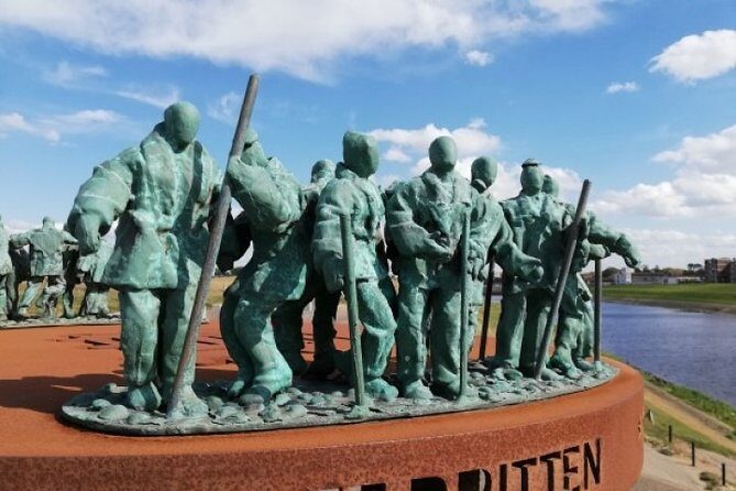 Self-guided city trail - JOLA's Schnipseljagd Katwijk Tour - The Landmarks and Charm of Katwijk