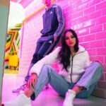 Selfie Museum Date With Champagne & Photos & Cinnamon Rolls - Key Points