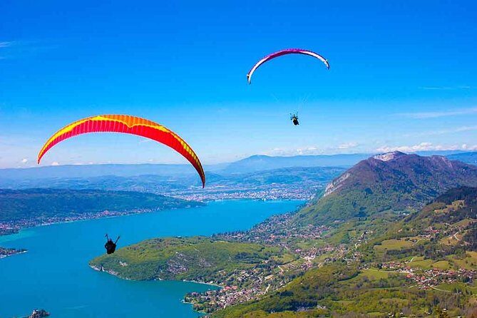 Sensation paragliding flight over the magnificent Lake Annecy