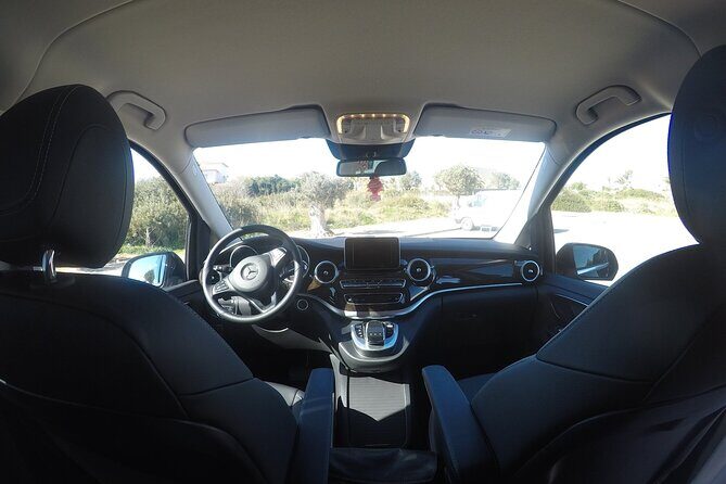 Service from Faro Airport to Praia Da Rocha Portimão - The Meeting Point and End Point