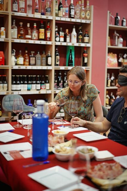Sevilla: Wine Chat in Vinalium - Why This Experience Works