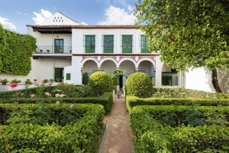 Seville: Bucarelli Palace Entry Ticket - What the Tour Includes