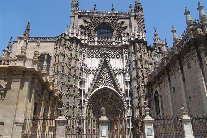 Seville Cathedral, Alcazar, and Jewish Quarter Skip-the-Line Combo Tour - The Experience from a Traveler’s Perspective