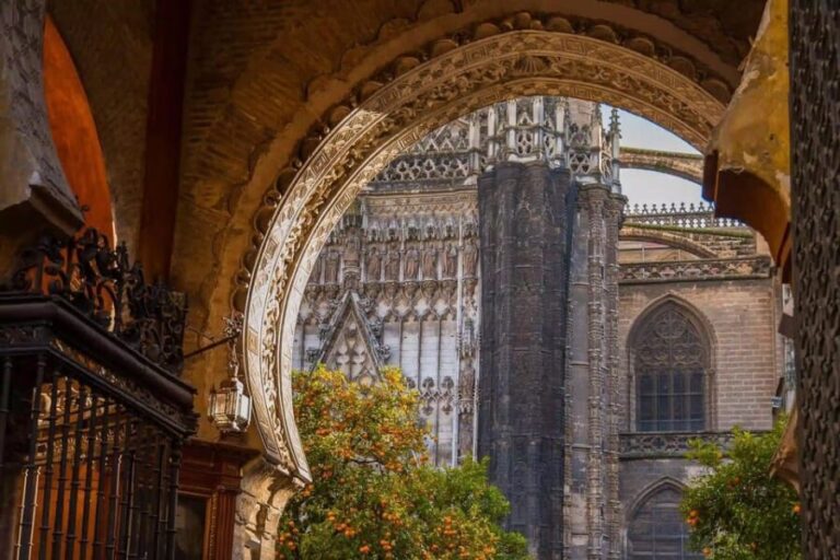 Seville Cathedral & Giralda Guided Tour: Skip-the-Line Entry - The Pros and Cons of the Experience