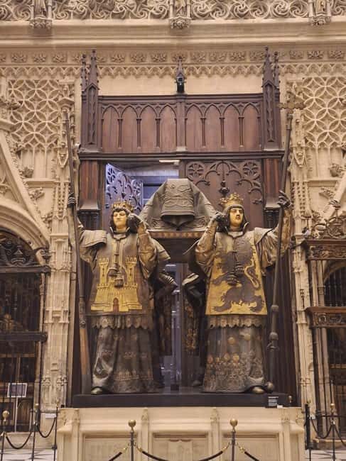 Seville: Guided tour of the Alcazar, Cathedral, and Giralda. Max 16 people - Why this tour stands out