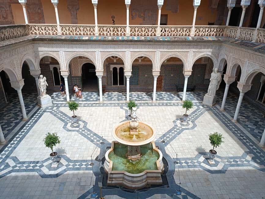 Seville: Guided visit to the Casa de Pilatos with tickets - The Itinerary: How the Visit Is Structured