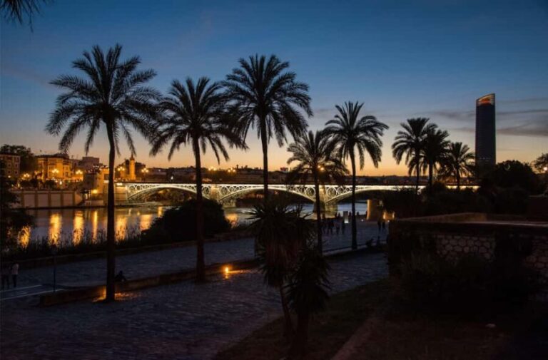 Seville: Historic Center and Jewish Quarter Walking Tour - The Experience of the Guided Walking Tour