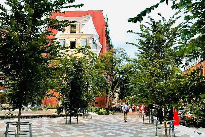 Show me the City! A Small Group Walking Tour of Toronto - How Do Travelers Feel About This Tour?