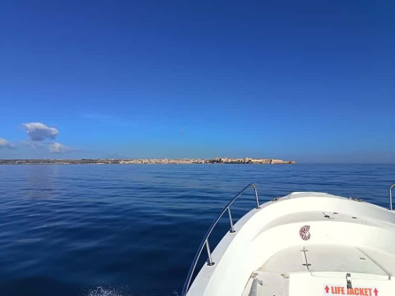 Siracusa: Christmas Boat Tour with "Spumante and Pandoro" - Exploring the Marine Caves