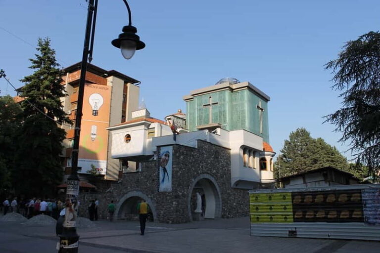 Skopje: Private Half-Day Walking Tour of Old & New - The Value of a Guided Walk