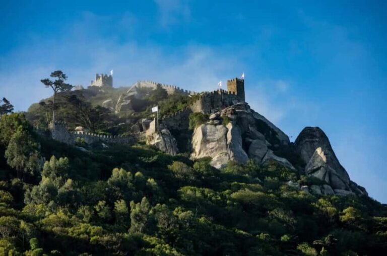 Small Group: Sintra, Pena Palace, Moorish Castle & Cascais - Secret Spot in the Mountains