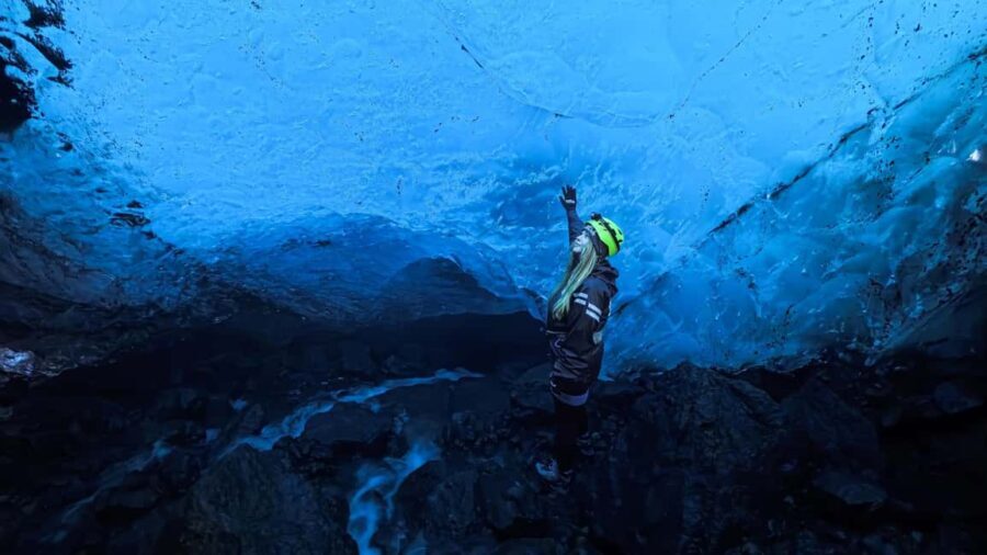 Sólheimajökull: Glacier Hike and Ice Cave Tour - The Itinerary in Detail