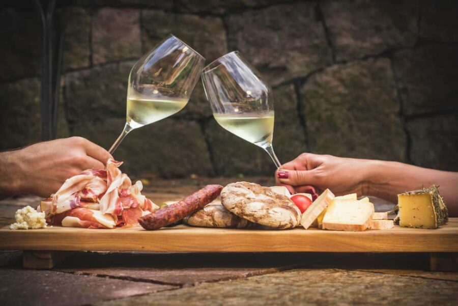 South Tyrolean specialties and wine tasting - An inviting introduction to South Tyrol wines