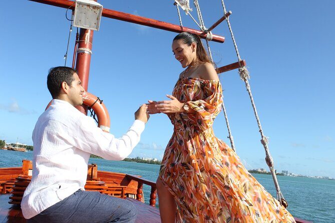 Spanish Galleon in Cancún - Romantic Lobster Dinner Cruise & Live Saxophone - The Food and Beverage Experience