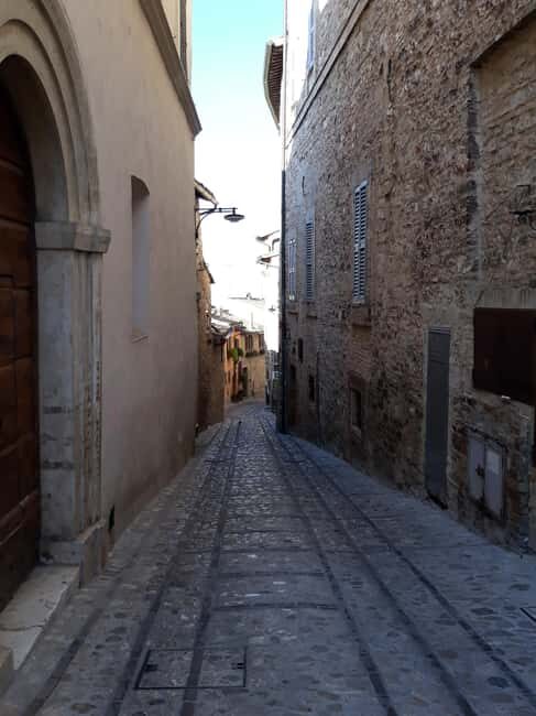 Spello: a rhyming treasure hunt. You'll get to know the old town while having fun - Starting Point and Practical Details