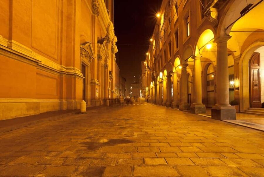 Spices, Apothecaries, and Perfumes of Bologna: A Journey Through the Secret Art - What Reviewers Say