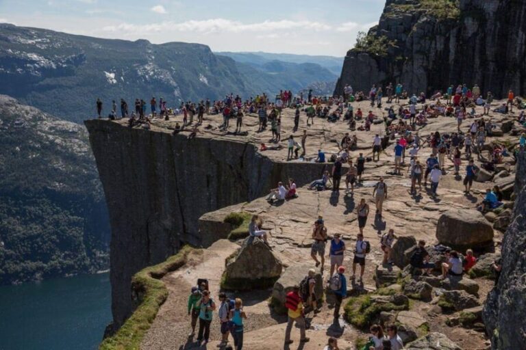 Stavanger: Preikestolen (Pulpit Rock) Hike with Local Guide - What to Expect from the Preikestolen Hike Tour